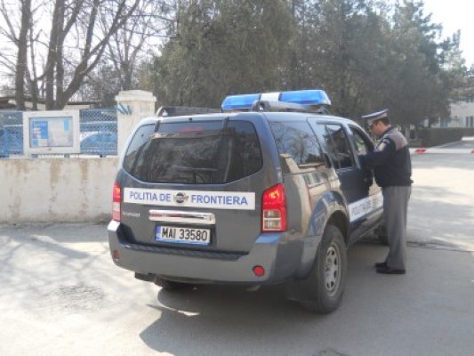 Ford cu acte false şi un Opel neînmatriculat, descoperite în Port